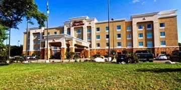 Hampton Inn & Suites Corsicana exterior