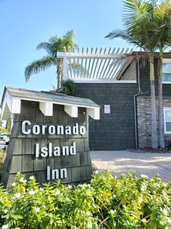 Coronado Island Inn exterior